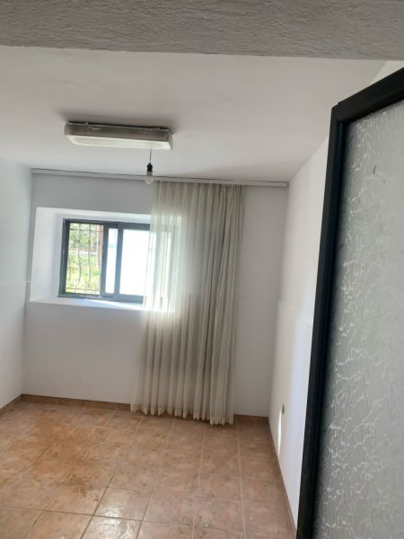 Tirane, jepet me qera ambjent biznesi Kati 0, 50 m² 600 € (STADIUMI DINAMO)