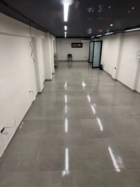 Tirane, jepet me qera ambjent biznesi Kati 0, 100 m² 1.000 € (ZOGU I ZI)