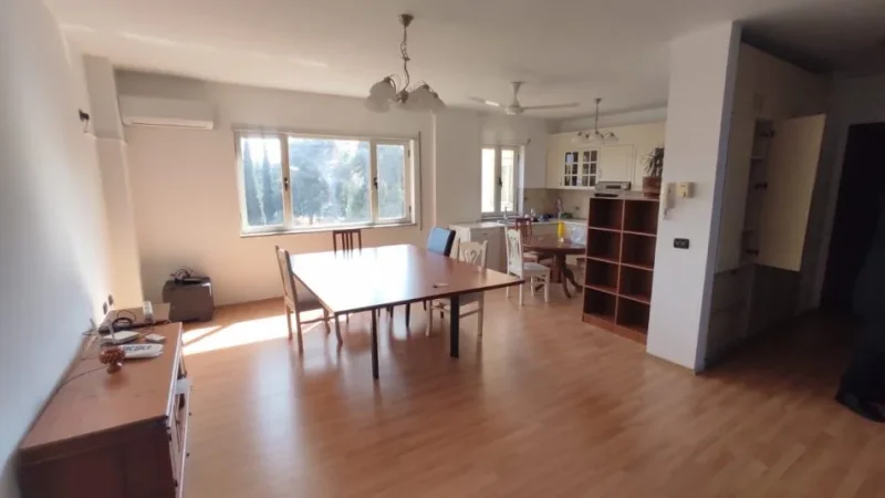 Tirane, jepet me qera zyre Kati 4, 150 m² 1.600 € (Rruga e Elbasanit)