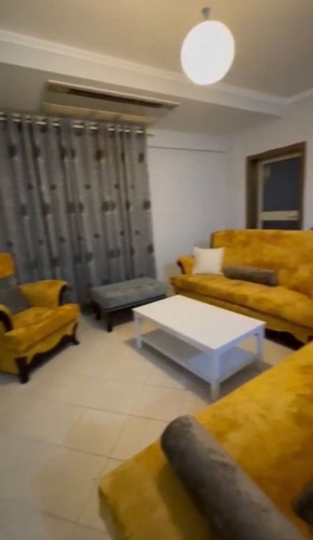 Tirane, jepet me qera apartament 2+1+Ballkon Kati 10, 118 m² 580 € (rruga e Kavajes prane qendres Globe)