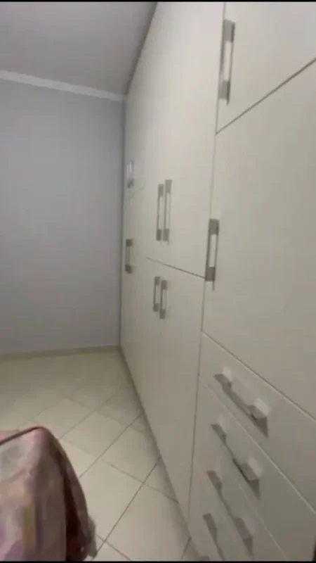 Tirane, jepet me qera apartament 2+1+Ballkon Kati 10, 118 m² 580 € (rruga e Kavajes prane qendres Globe)