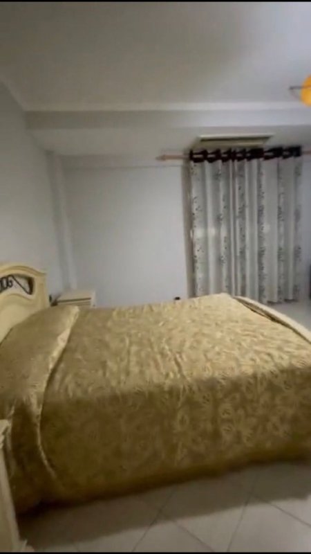 Tirane, jepet me qera apartament 2+1+Ballkon Kati 10, 118 m² 580 € (rruga e Kavajes prane qendres Globe)
