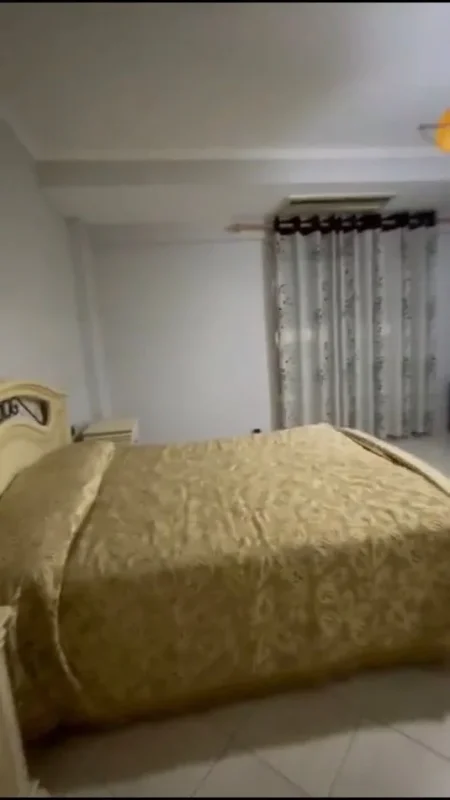 Tirane, jepet me qera apartament 2+1+Ballkon Kati 10, 118 m² 580 € (rruga e Kavajes prane qendres Globe)