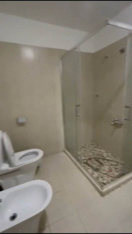 Tirane, jepet me qera apartament 2+1+Ballkon Kati 10, 118 m² 580 € (rruga e Kavajes prane qendres Globe)