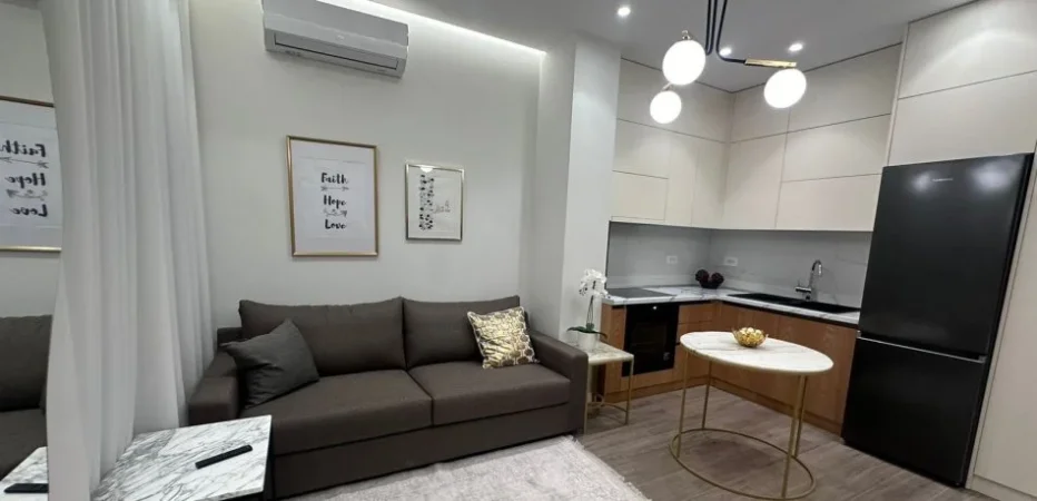 Tirane, jepet me qera apartament 1+1 Kati 8, 50 m² 650 € (Stacioni i Trenit)