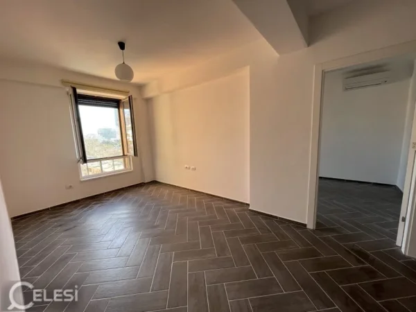 Tirane, jepet me qera ambjent biznesi Kati 8, 91 m² 1.000 € (MYSLYM SHYRI)