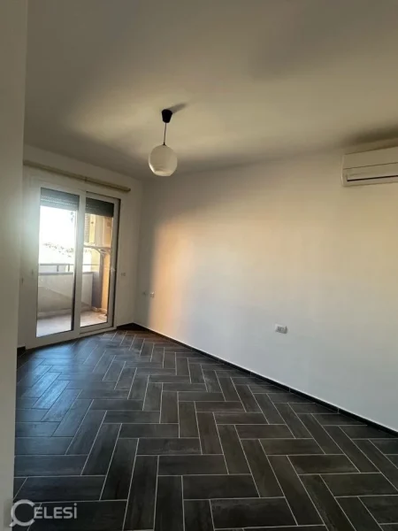 Tirane, jepet me qera ambjent biznesi Kati 8, 91 m² 1.000 € (MYSLYM SHYRI)
