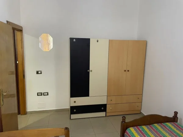 Tirane, jepet me qera apartament 1+1 Kati 1, 40 m² 330 € (Rruga Havzi Nela)