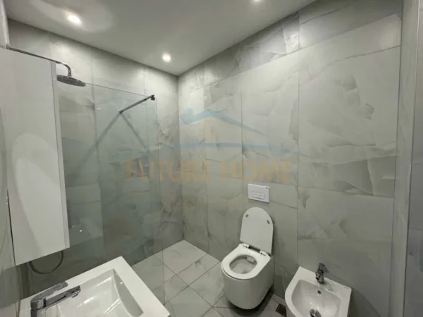 Tirane, shitet apartament 1+1+Ballkon Kati 7, 65 m² 99.000 € (Ali Demi)