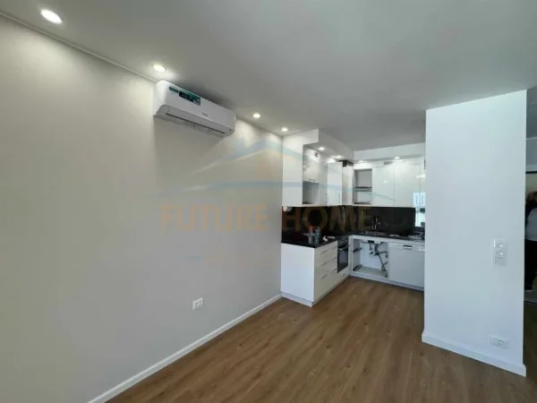 Tirane, shitet apartament 1+1+Ballkon Kati 7, 65 m² 99.000 € (Ali Demi)