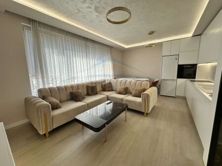 Tirane, jepet me qera apartament 2+1 , 106 m² 550€ (YZBERISHT)