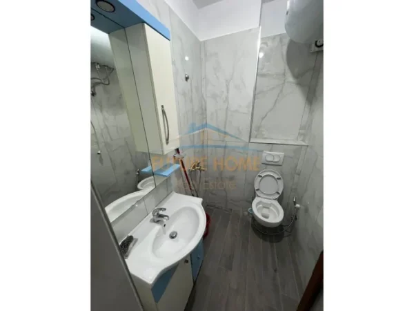 Tirane, jepet me qera garsonier 1+1 Kati 3, 40 m² 500 € (rruga e barrikadave)