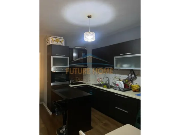 Tirane, shitet apartament 2+1 Kati 3, 99 m² 150.000 € (bulevardi migjeni)