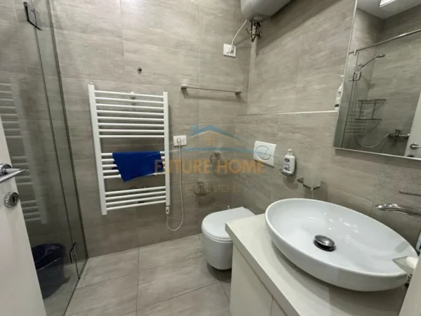 Tirane, jepet me qera apartament 3+1 Kati 5, 140 m² 1.700 € (rruga e kavajes)