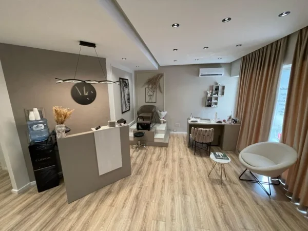 Tirane, jepet me qera ambjent biznesi Kati 0, 100 m² 600 € (Rruga Kosovarëve)