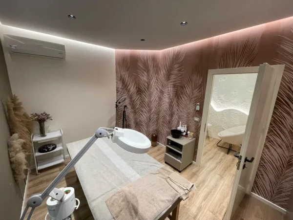 Tirane, jepet me qera ambjent biznesi Kati 0, 100 m² 600 € (Rruga Kosovarëve)