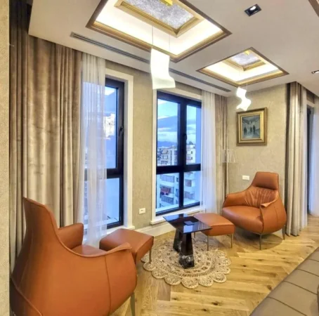 Tirane, shitet apartament 3+1 , 436 m² (Square 21)