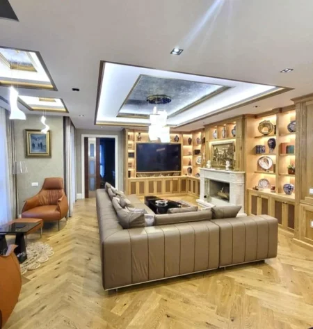 Tirane, shitet apartament 3+1 , 436 m² (Square 21)