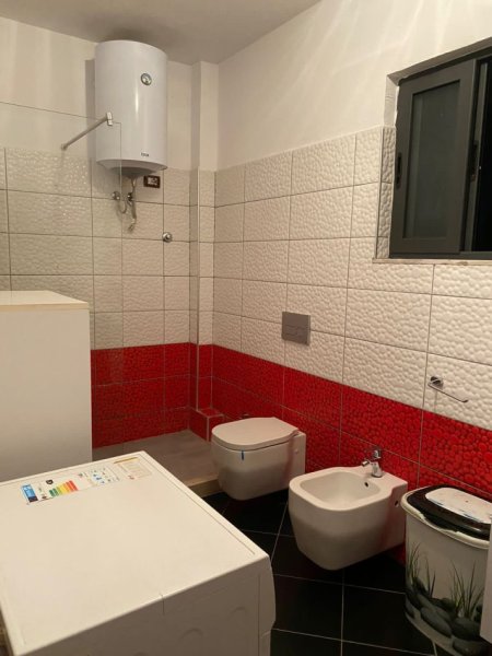 Tirane, jepet me qera apartament 2+1+Ballkon Kati 2, 100 m² 500 € (Don Bosko prane restorant gjeli)