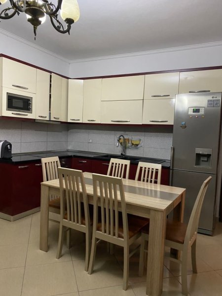 Tirane, jepet me qera apartament 2+1+Ballkon Kati 2, 100 m² 500 € (Don Bosko prane restorant gjeli)