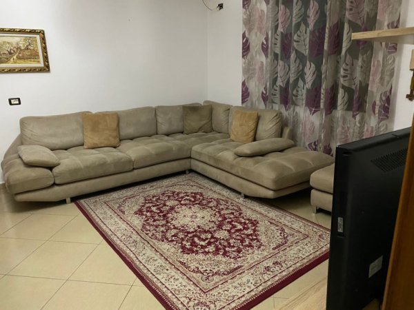 Tirane, jepet me qera apartament 2+1+Ballkon Kati 2, 100 m² 500 € (Don Bosko prane restorant gjeli)