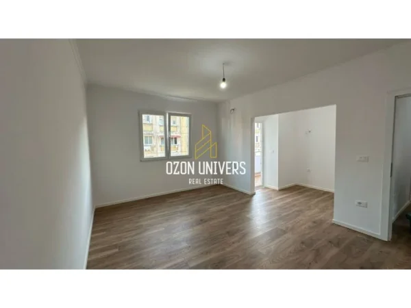 Tirane, shitet apartament 2+1+Ballkon Kati 4, 75 m² 148.000 € (Ish Parku, Rruga e Kavajës)