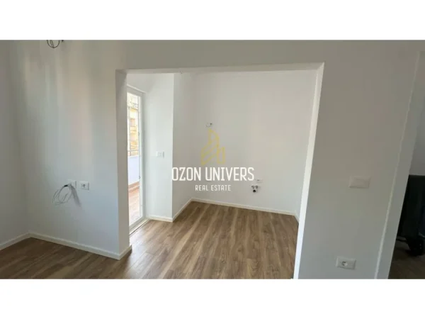 Tirane, shitet apartament 2+1+Ballkon Kati 4, 75 m² 148.000 € (Ish Parku, Rruga e Kavajës)