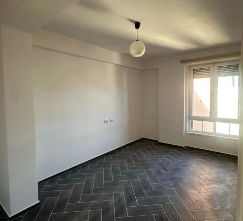 Tirane, jepet me qera zyre Kati 8, 91 m² 1.000 € (Qender)