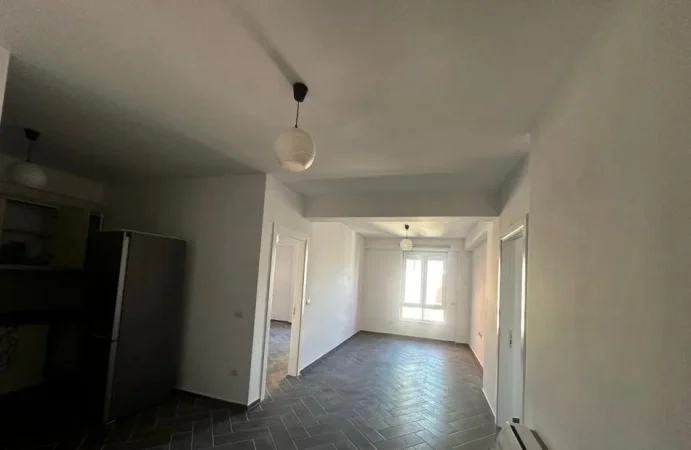 Tirane, jepet me qera zyre Kati 8, 91 m² 1.000 € (Qender)