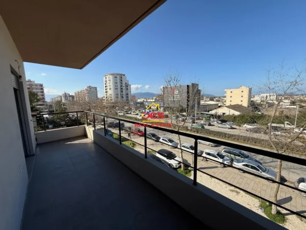 Vlore, shitet apartament 2+1+Ballkon Kati 2, 96 m² 120.000 € (Rruga Gjergj Kastrioti)