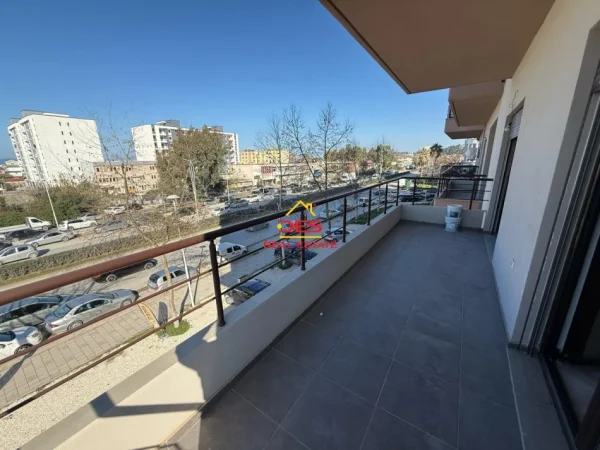 Vlore, shitet apartament 2+1+Ballkon Kati 2, 96 m² 120.000 € (Rruga Gjergj Kastrioti)