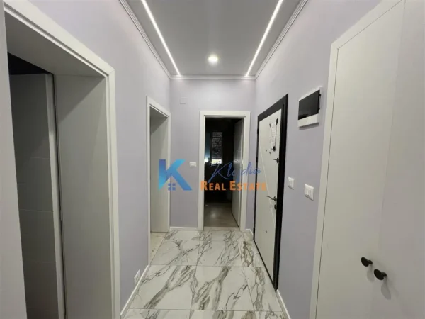 Tirane, jap me qera zyre Kati 3, 90 m² 1.000 € (Bllok, afer shkolles 11 Janari)