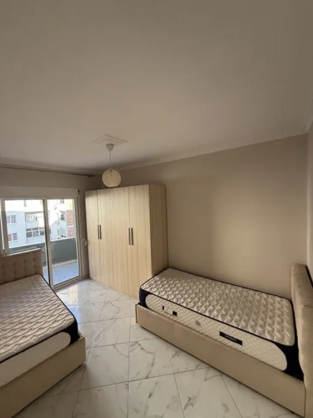 Tirane, jepet me qera apartament 2+1 Kati 4, 100 m² 450 € (ASTIR)