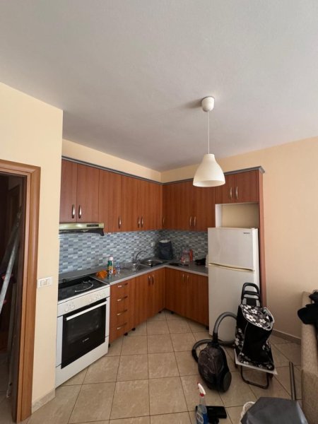 Tirane, jepet me qera apartament 1+1+Ballkon Kati 5, 75 m² 450 € (Don Bosko te golden day)