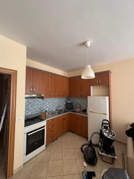 Tirane, jepet me qera apartament 1+1+Ballkon Kati 5, 75 m² 450 € (Don Bosko te golden day)