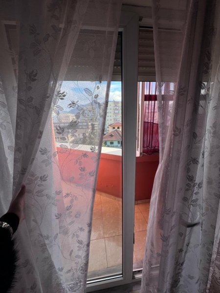 Tirane, jepet me qera apartament 1+1+Ballkon Kati 5, 75 m² 450 € (Don Bosko te golden day)