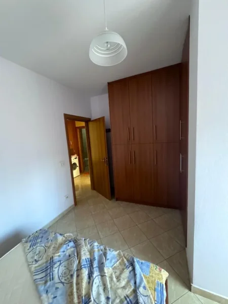 Tirane, jepet me qera apartament 1+1+Ballkon Kati 5, 75 m² 450 € (Don Bosko te golden day)