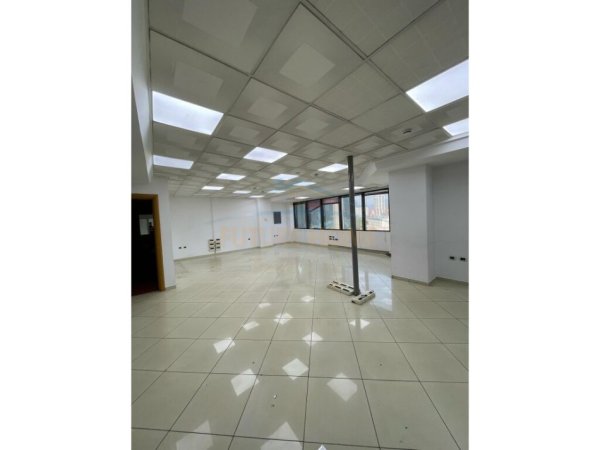Tirane, jepet me qera zyre Kati 8, 110 m² 1.725 € (Kullat Binjake)