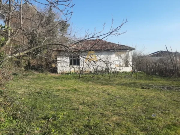 Tirane, shitet toke+shtepi private , 1.000 m² 90.000 € (Gurre e Madhe)