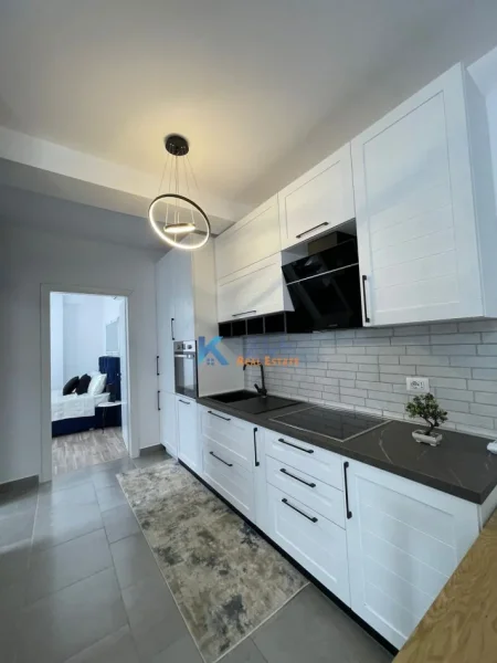 Tirane, jap me qera apartament 1+1+Ballkon Kati 2, 60 m² 700 € (21 Dhjetori)