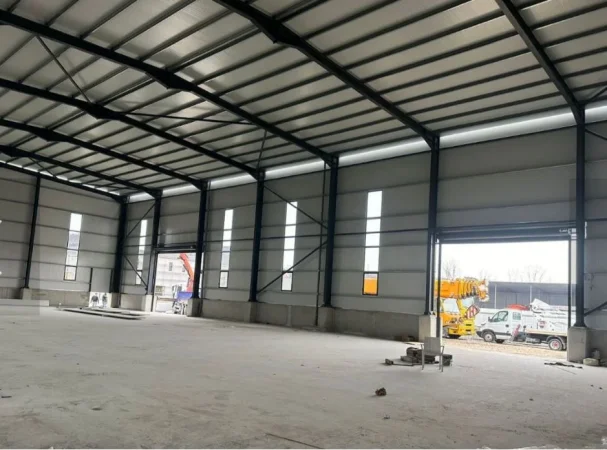 Tirane, jepet me qera magazine , 1.000 m² 5.000 € (Mezez)