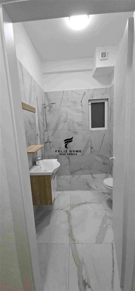 Tirane, jepet me qera apartament 1+1+Ballkon Kati 8, 69 m² 700 € (PAZARI I RI)