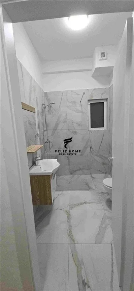 Tirane, jepet me qera apartament 1+1+Ballkon Kati 8, 69 m² 700 € (PAZARI I RI)