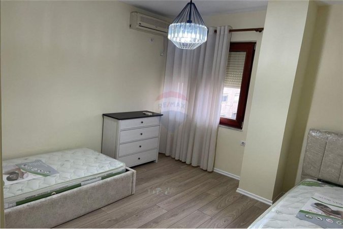 Tirane, jepet me qera apartament 2+1 Kati 4, 90 m² 750 € 