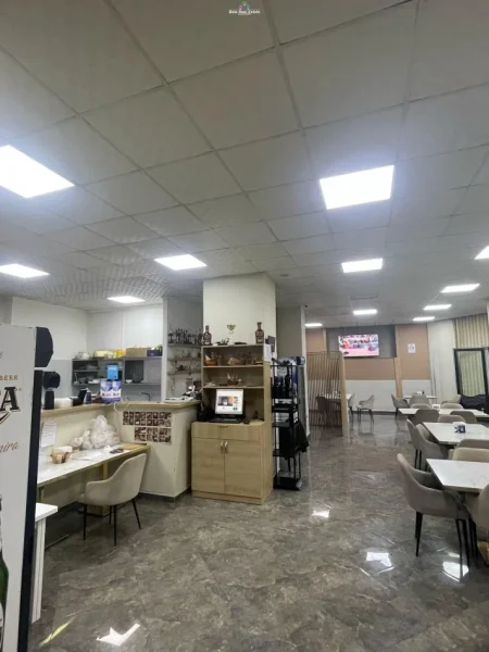 Tirane, jepet me qera bar-resorant Kati 0, 120 m² 400 € (yzberisht)