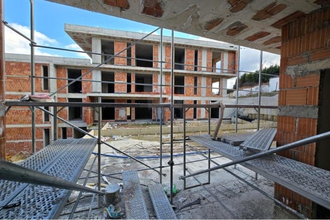 Tirane, shitet apartament 2+1+Ballkon , 193 m² 320.000 € 