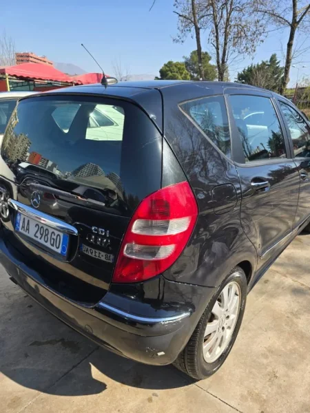 Tirane, shes makine Nafte, e zeze automatik Kondicioner 244.000 km 3.000 €