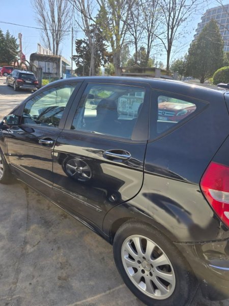 Tirane, shes makine Nafte, e zeze automatik Kondicioner 244.000 km 3.000 €