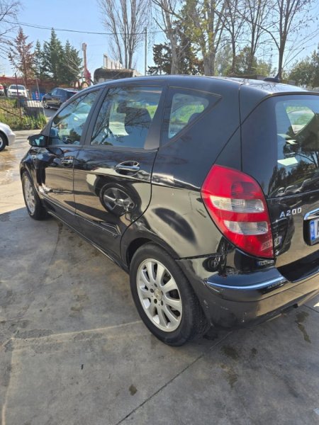 Tirane, shes makine Nafte, e zeze automatik Kondicioner 244.000 km 3.000 €