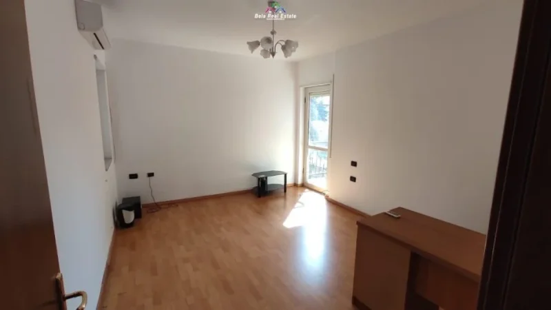 Tirane, jepet me qera zyre Kati 4, 150 m² 1.600 € (rruga e elbasanit)